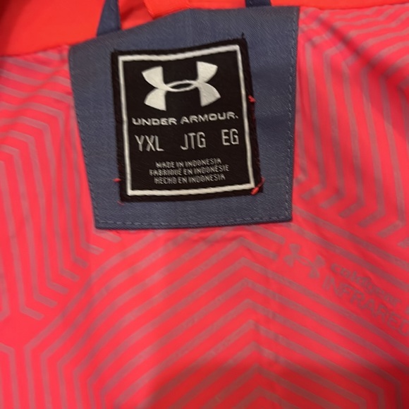 Under armour winter jacket. Water resistant.  Girls XL.  Can be worn as XS women - Picture 7 of 7